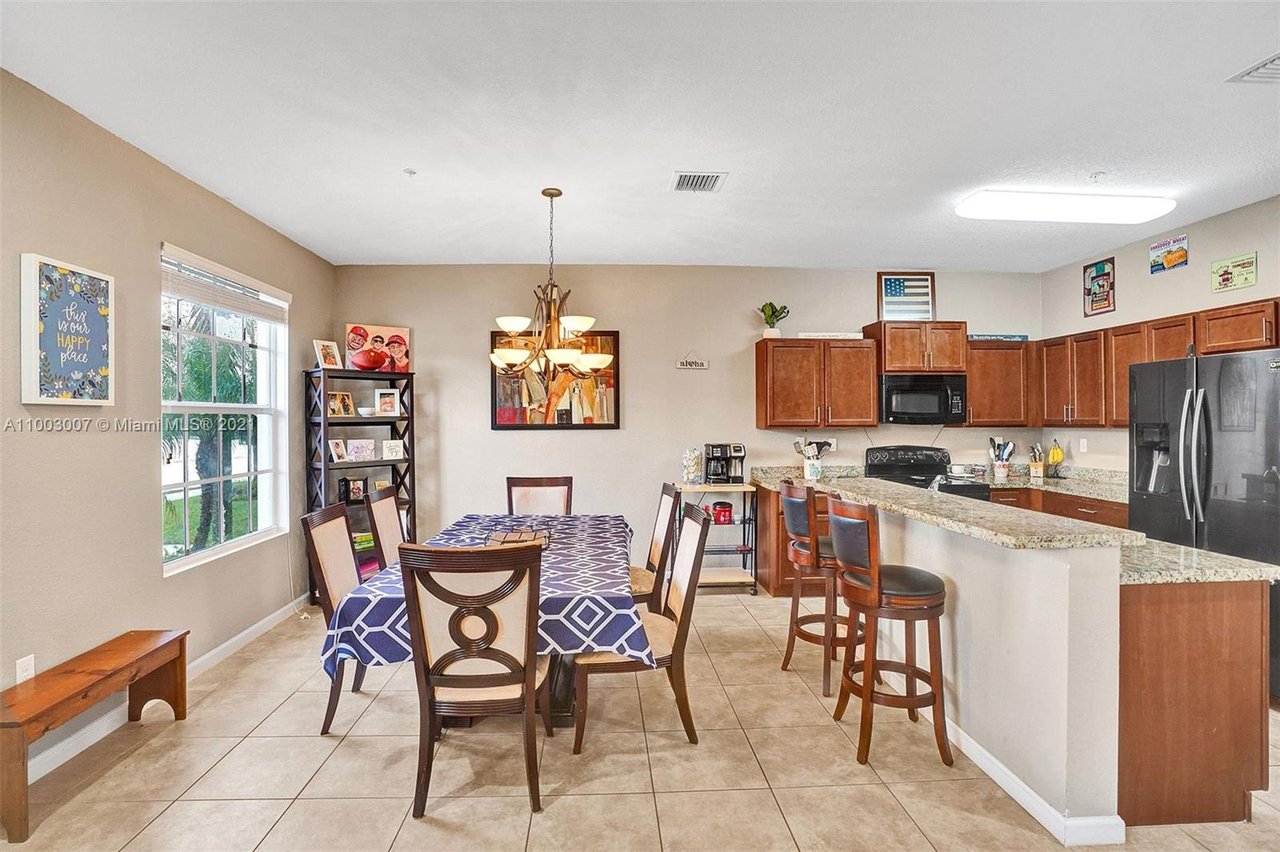 239 SW 7th St #239, Pompano Beach, FL 33060