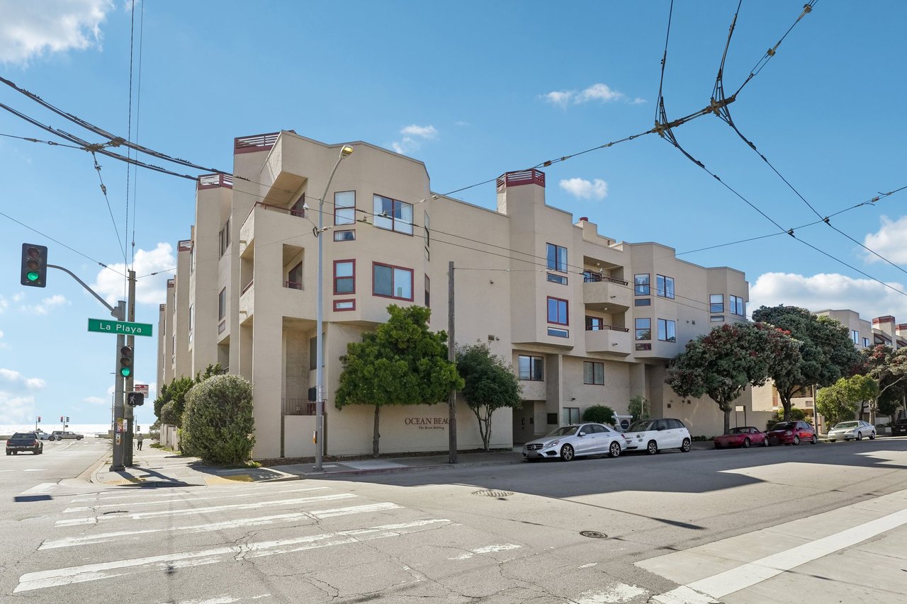 875 La Playa St
