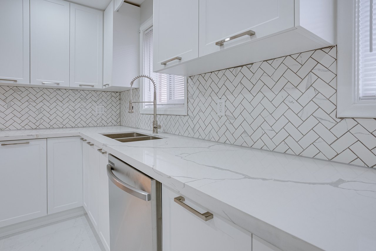 25 Karen Road Unit: Upper