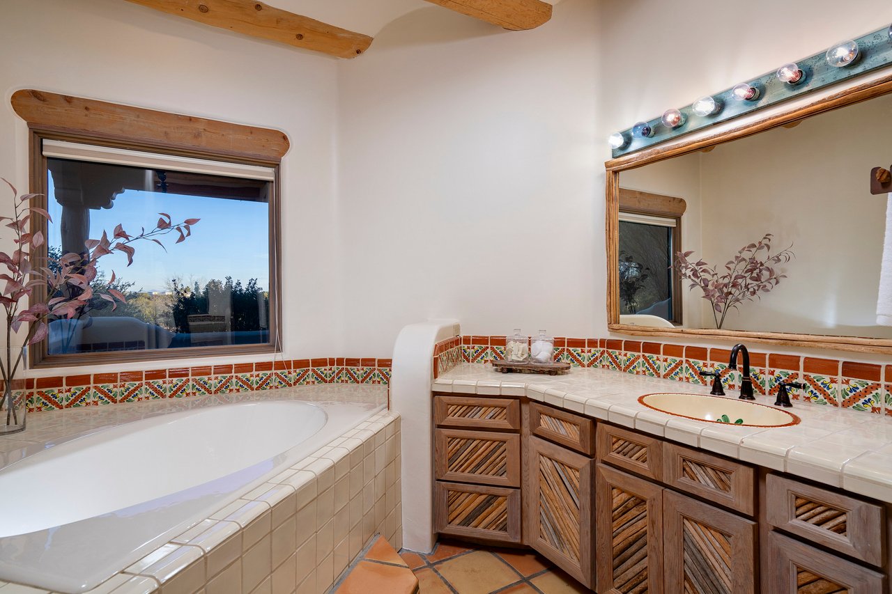 5115 N Corte De Catalonia