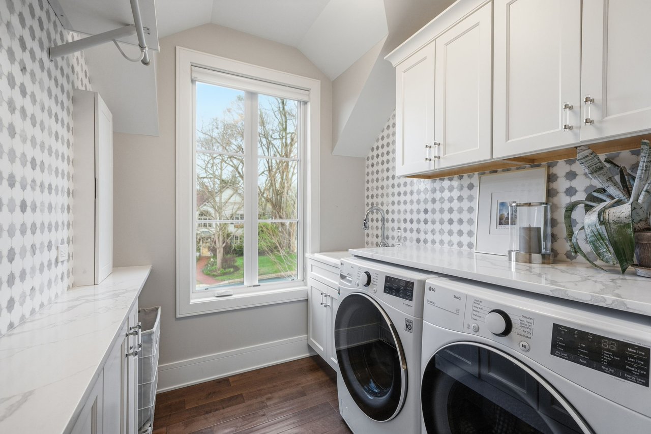 618 Buckingham Place