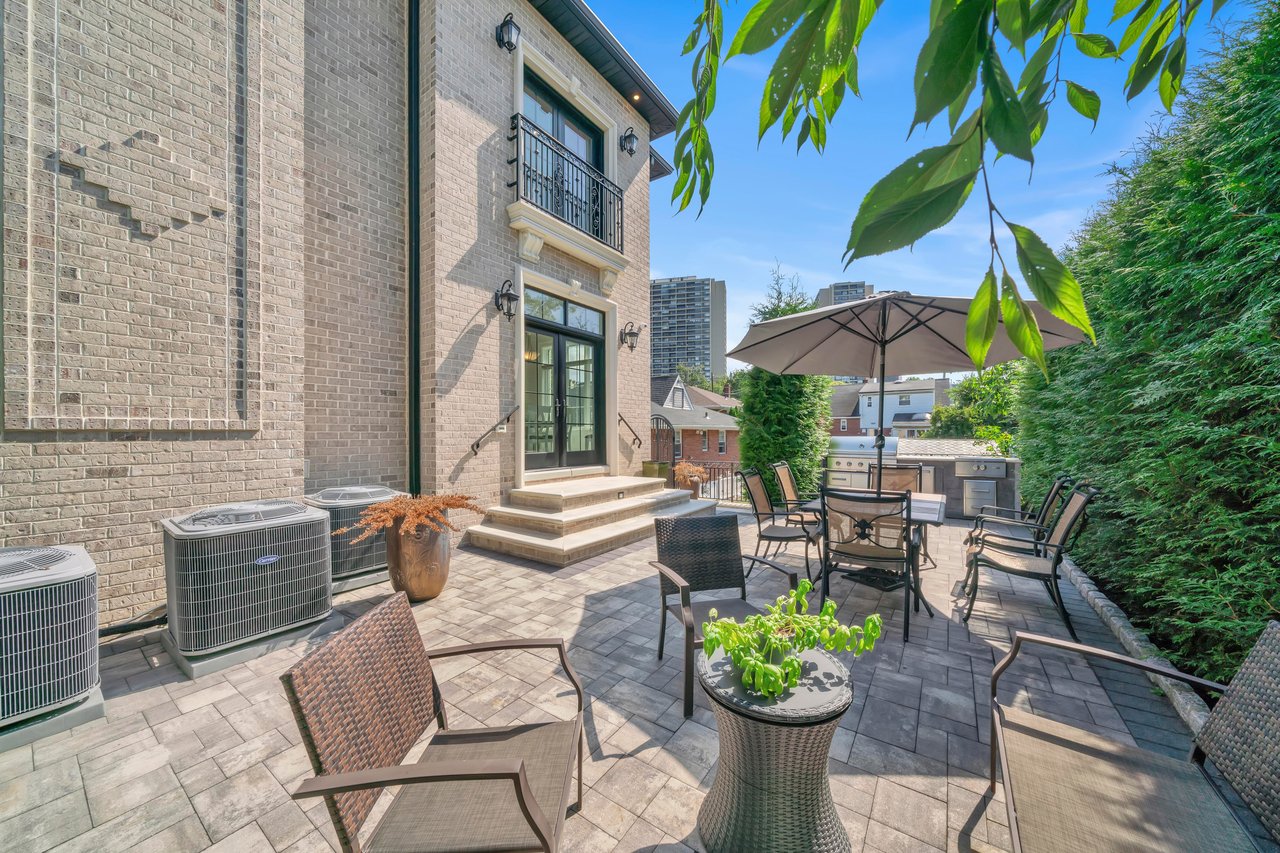 214 Forest Road