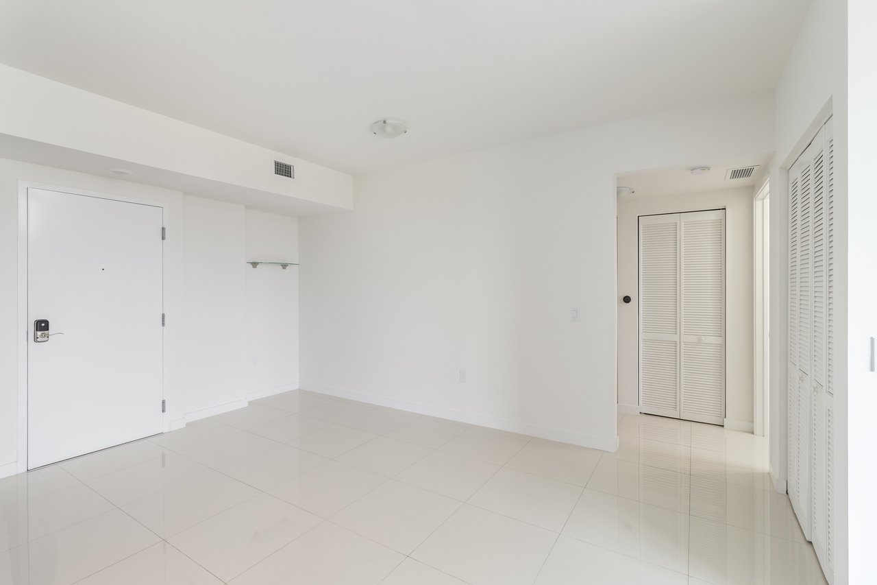 MIDTOWN DORAL CONDO