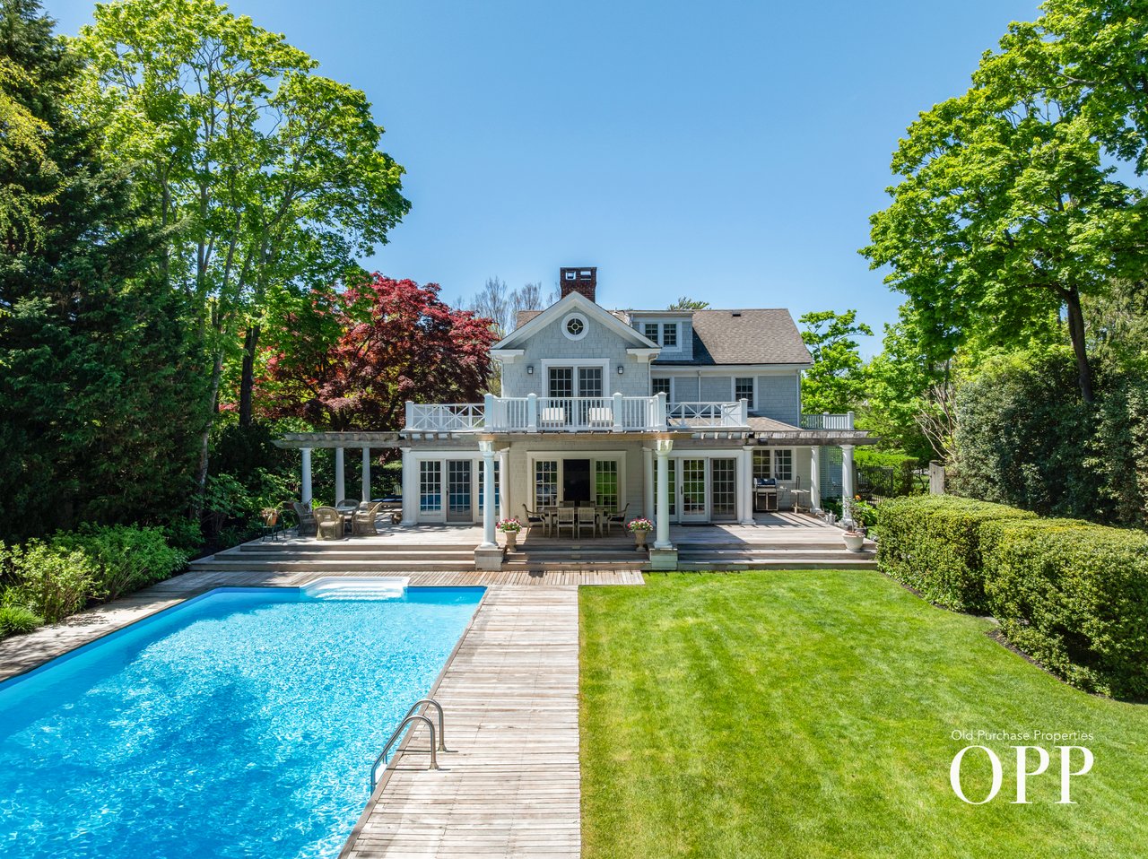 A Classic Residence in the Estate Section