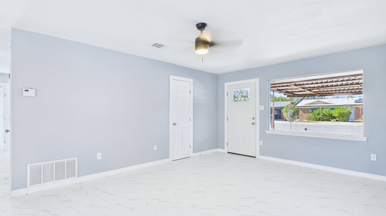 2210 Country Club Dr