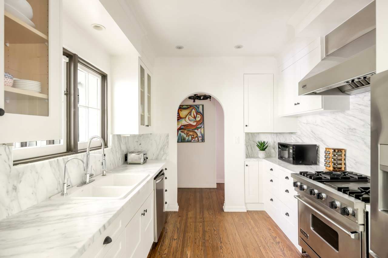 1135 Sunset Vale Ave, West Hollywood