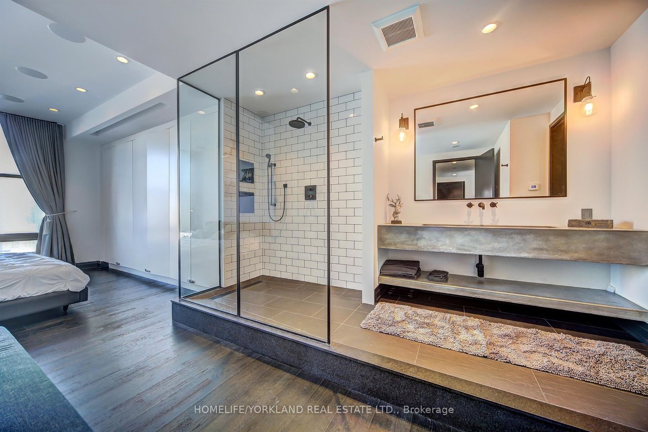LUXURY DOWNTOWN LIVING