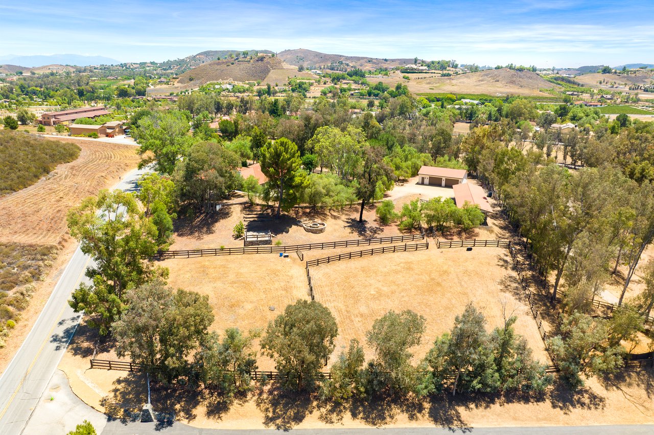 38785 Avenida Bonita