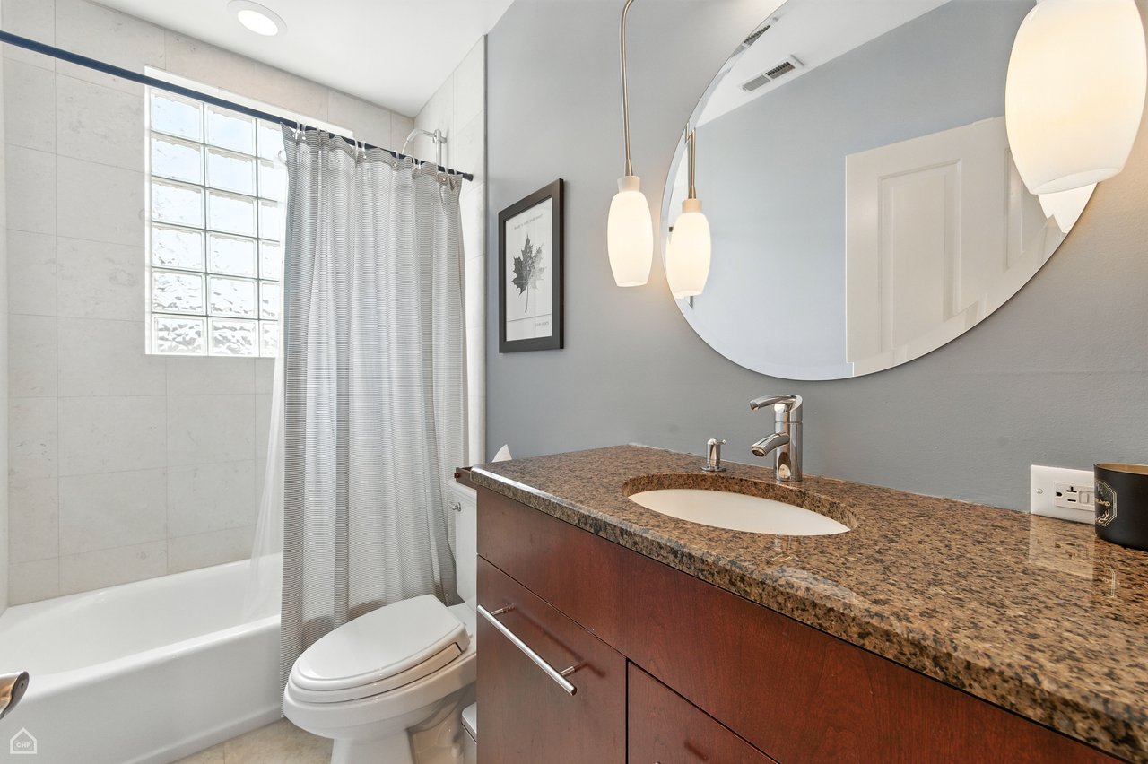 2343 W Montrose Avenue Unit: 101