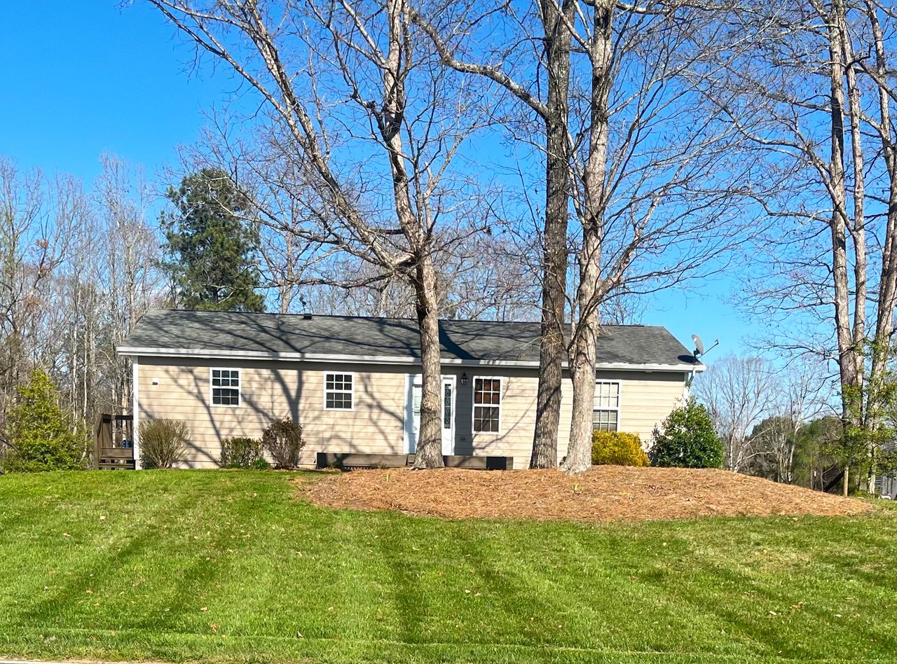 1304 Mollys Backbone Rd