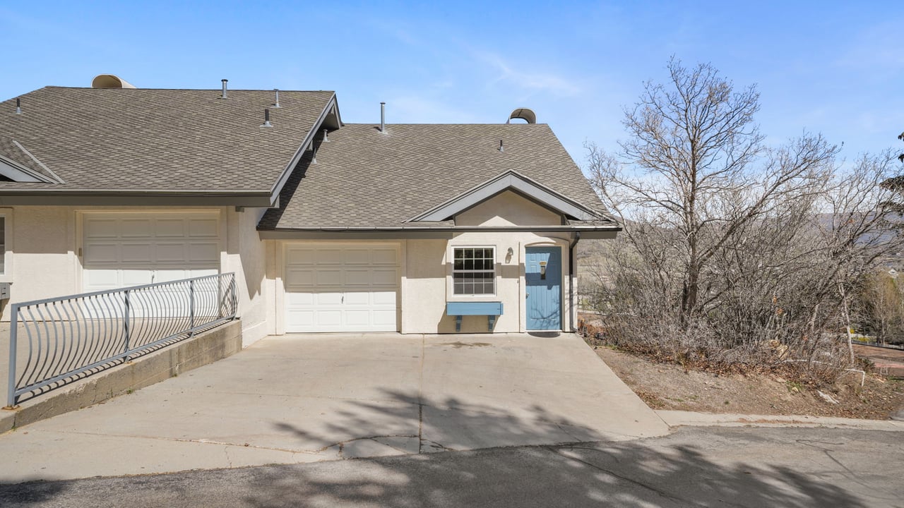 882 W Schneitter Circle