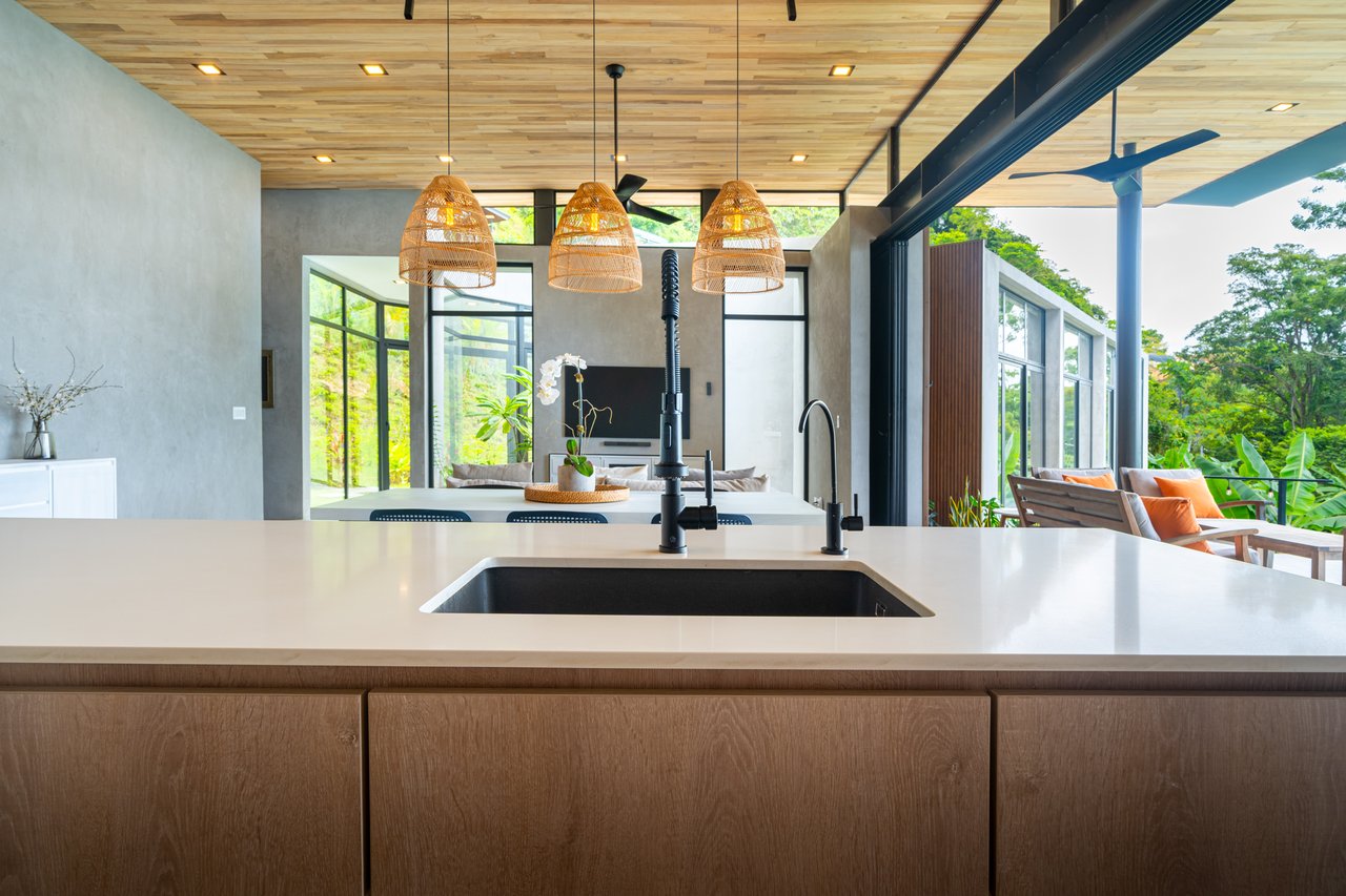 Casa La Artista - Sleek Modern Retreat with Ocean & Mountain Views in Ojochal