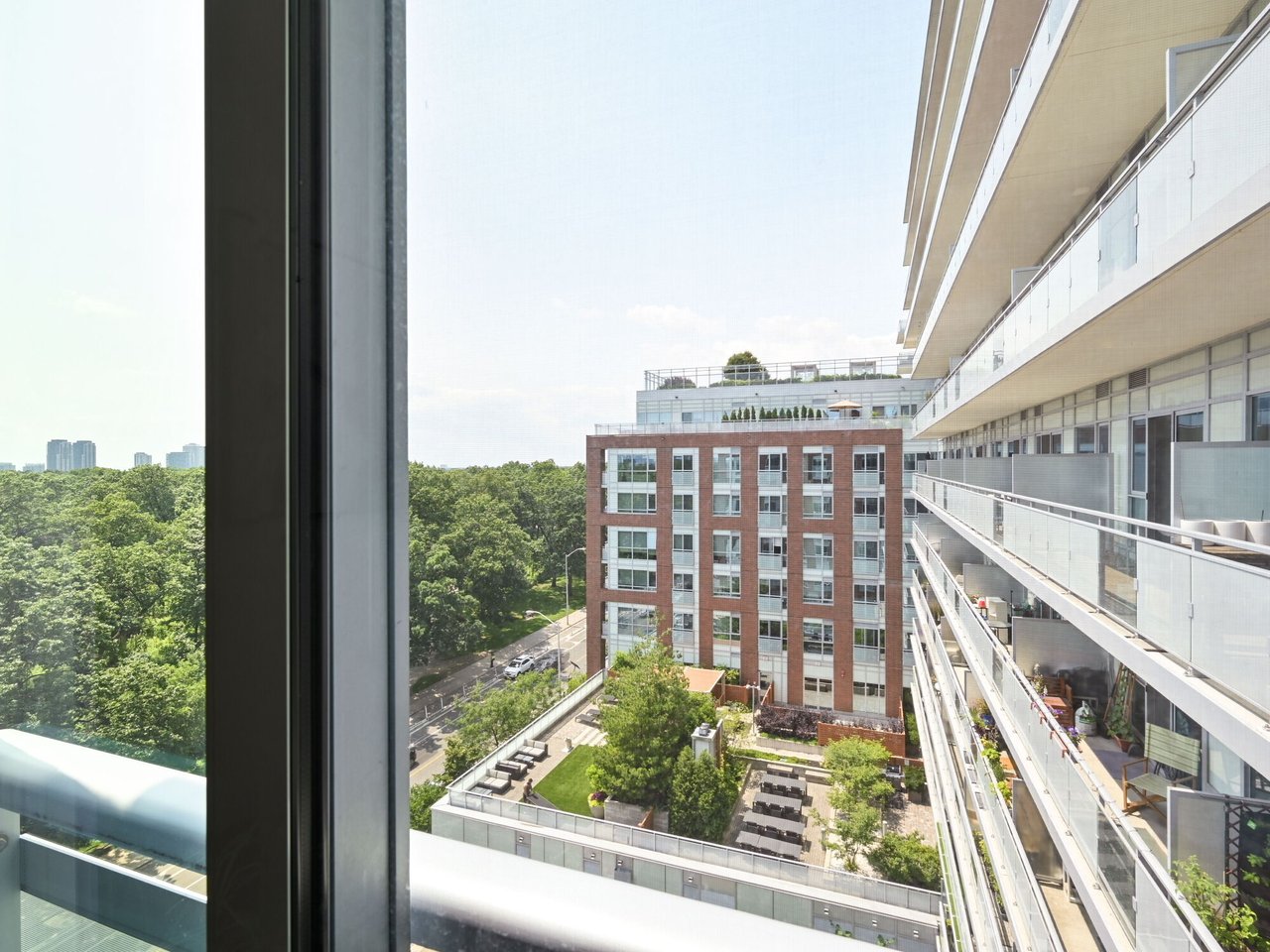 1830 Bloor St W Unit 813