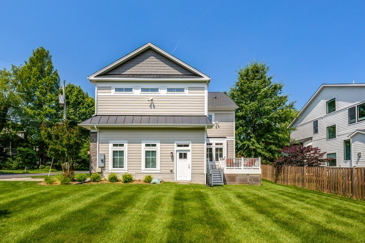 300 Jade Ct NW