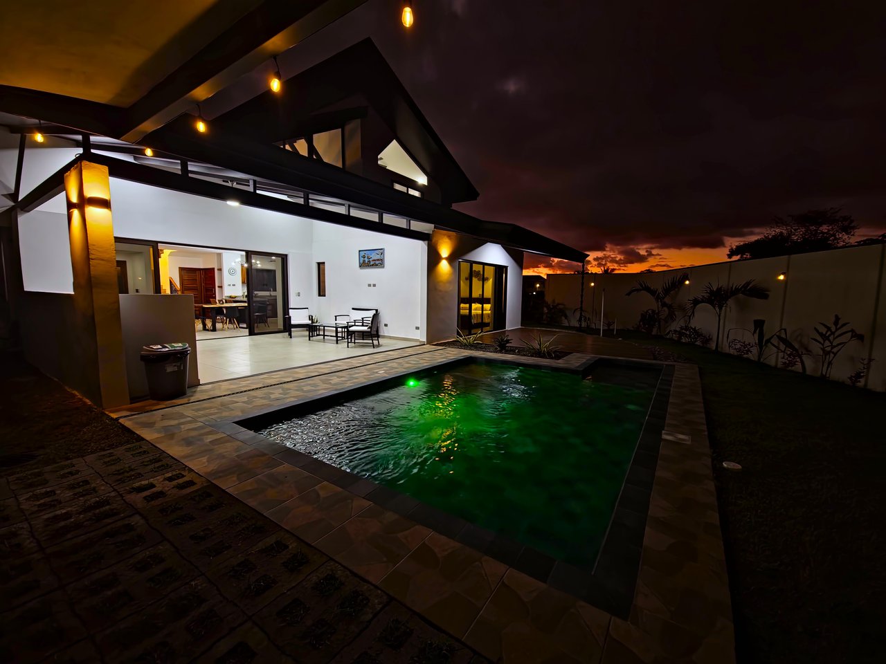 Modern Oasis Near Uvita: Contemporary Living with Pool & Privacy