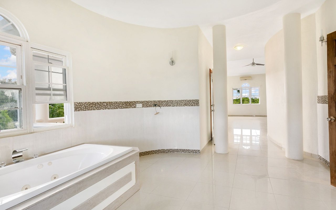 Resort Edge Villa / Les Sotto Voce