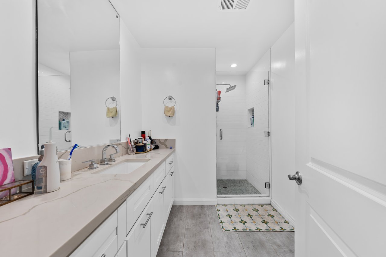 11970 Montana Ave Unit: 207, Brentwood 