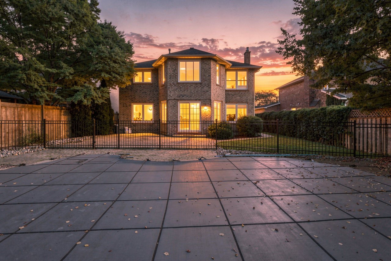 Executive home in Oakville's prestigious Glen Abbey community