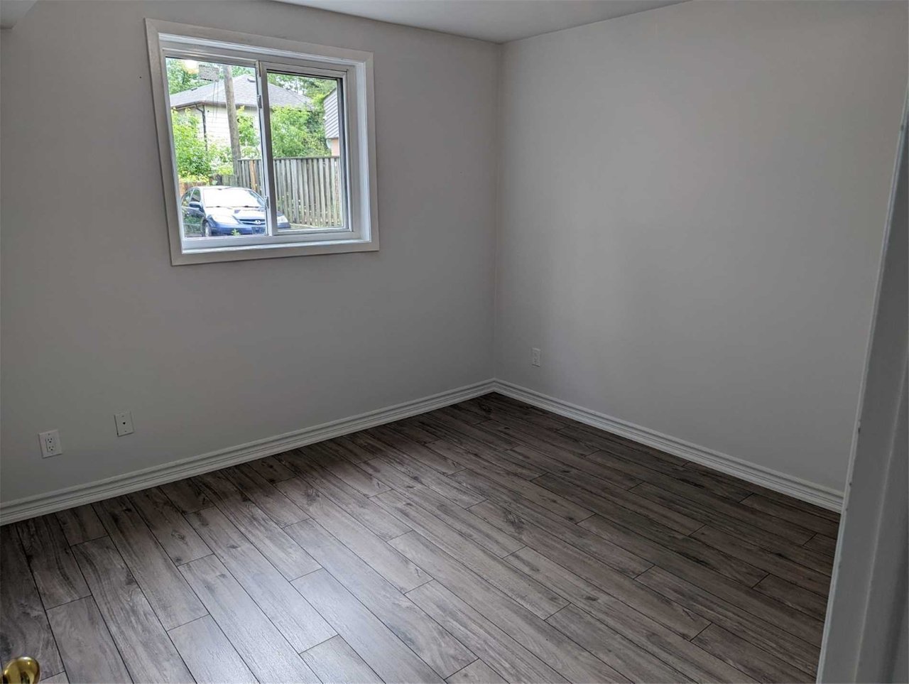 61 Mississauga Rd N 1