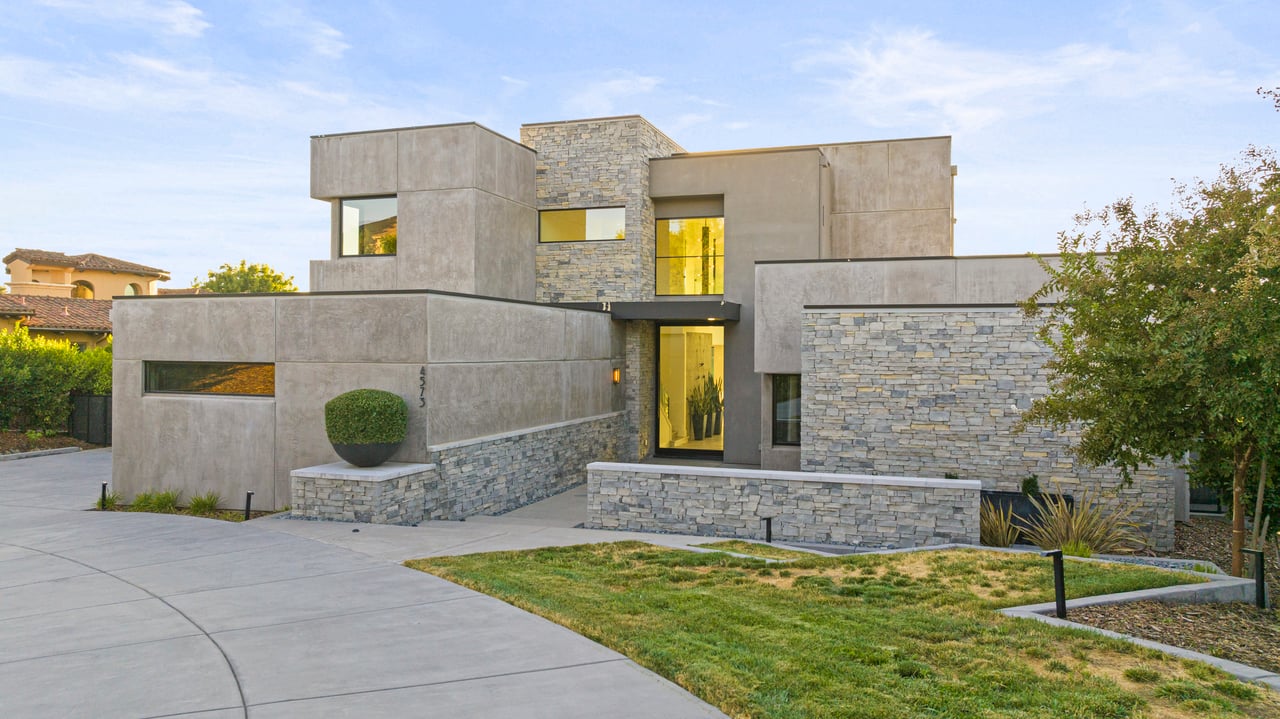 4573 Greenview Drive