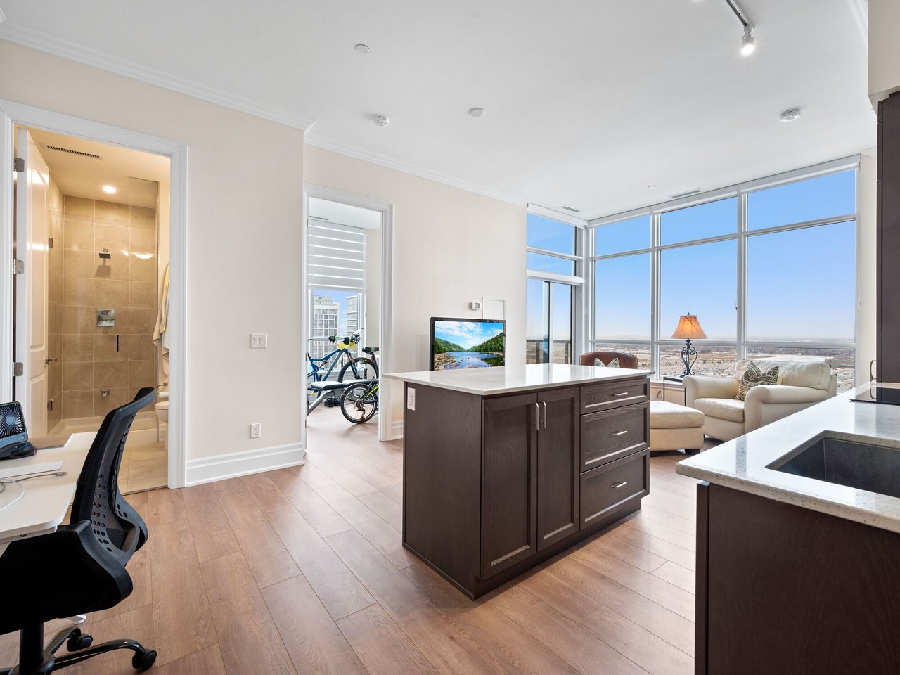 9075 Jane Street Unit: PH08