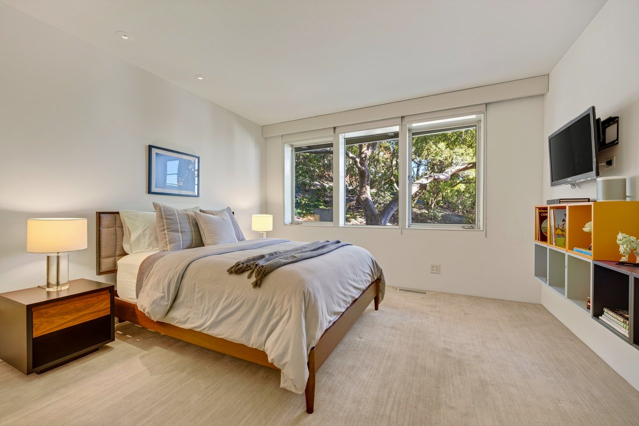 Dramatic Contemporary Architecture and Golden Gate Bridge Views