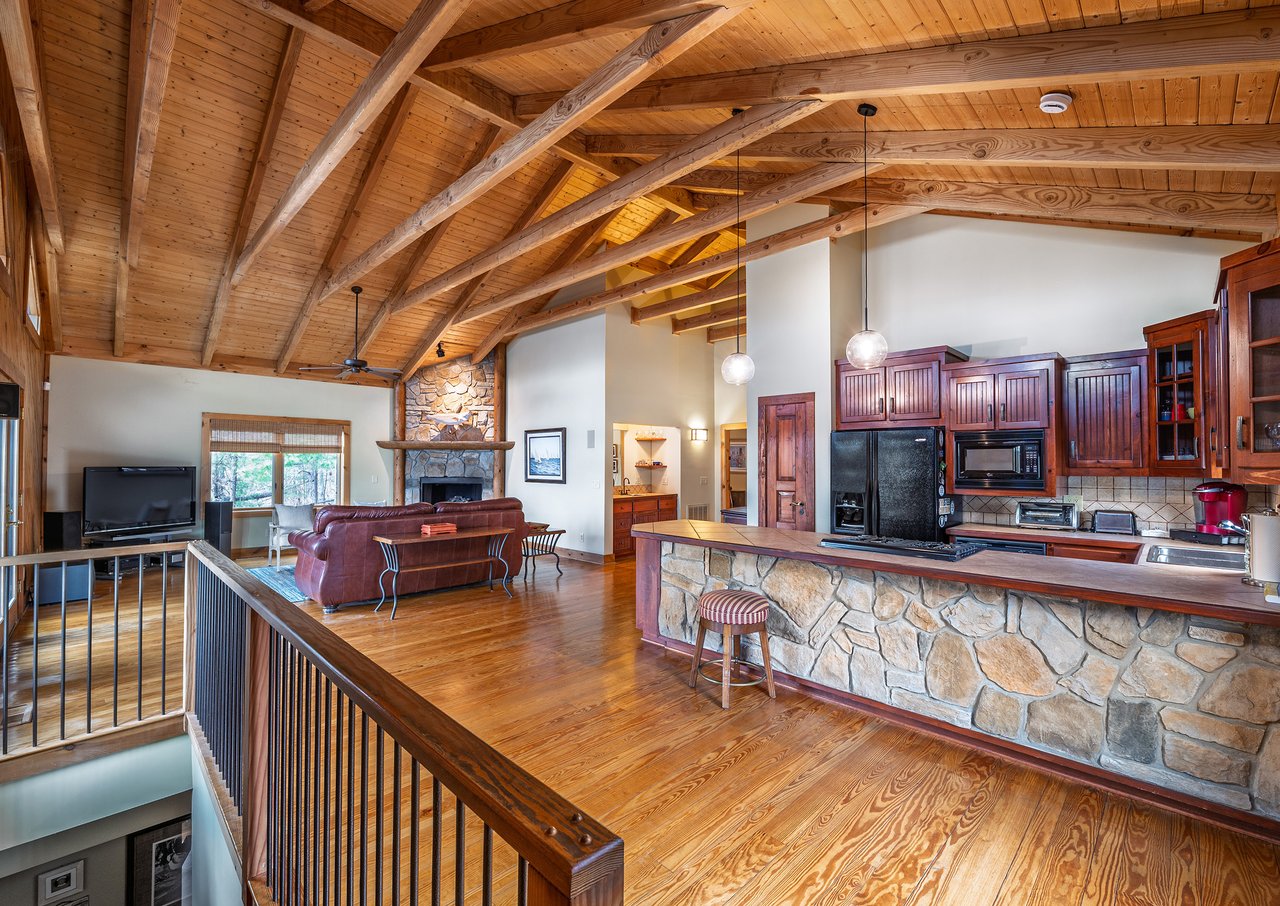 3406 Thunder Point