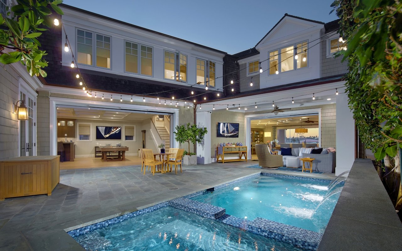 1324 E Balboa Boulevard