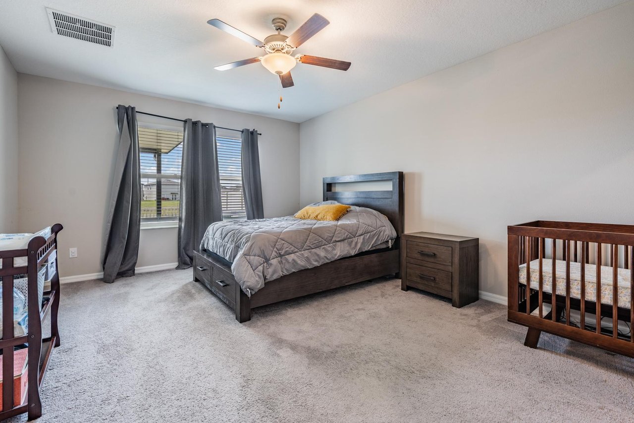 Solar-Powered Dream Home in Epperson Lagoon – 6 Beds + Florida Room!