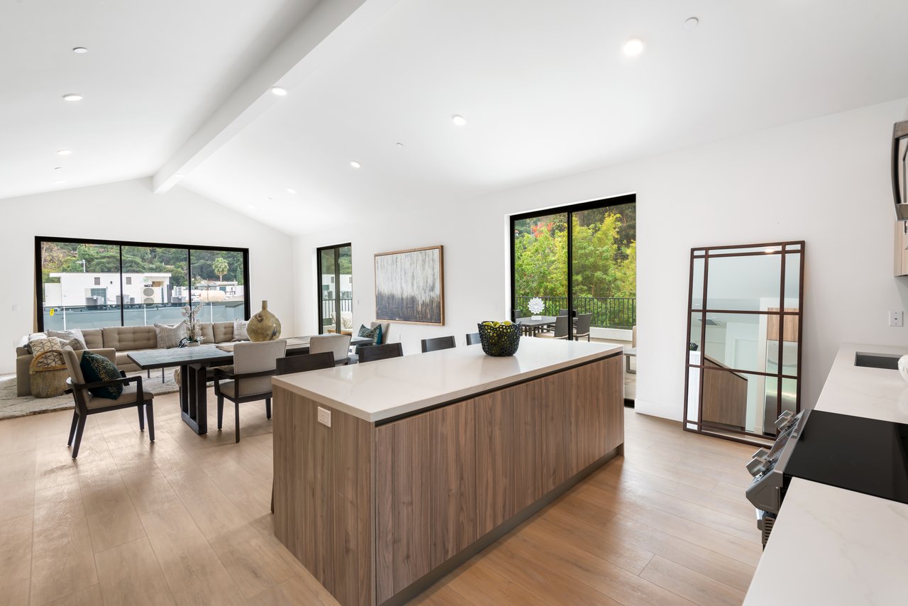 Aurelia Terrace, Regal Pl, 90068