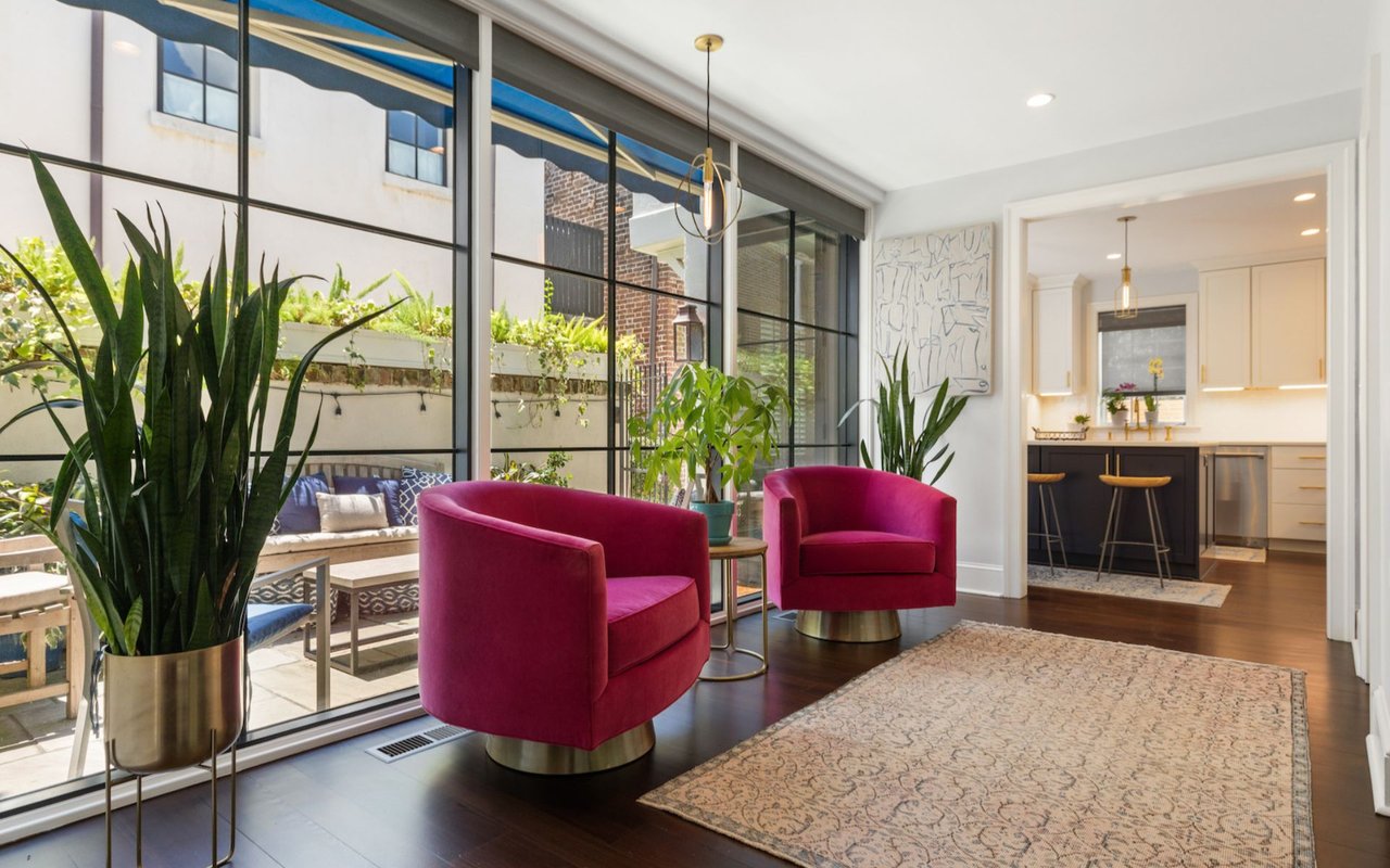 For Sale – Homes With Charming Sunrooms
