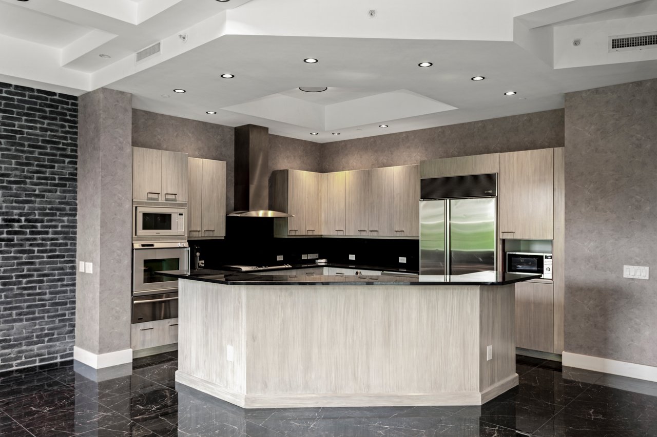 6000 Island Blvd # 203