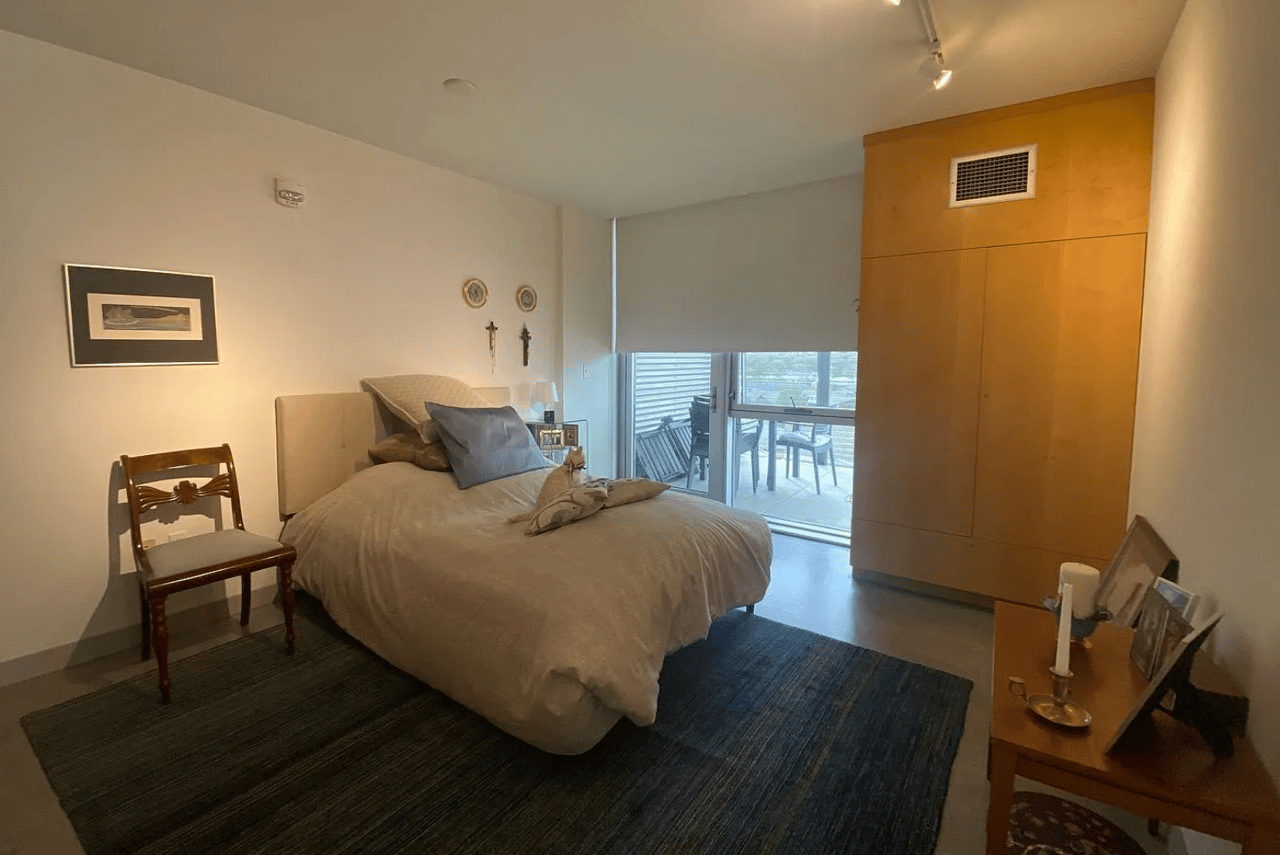 221 E College St Apt 709