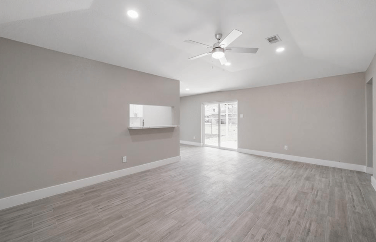 12710 Glenhollow Dr