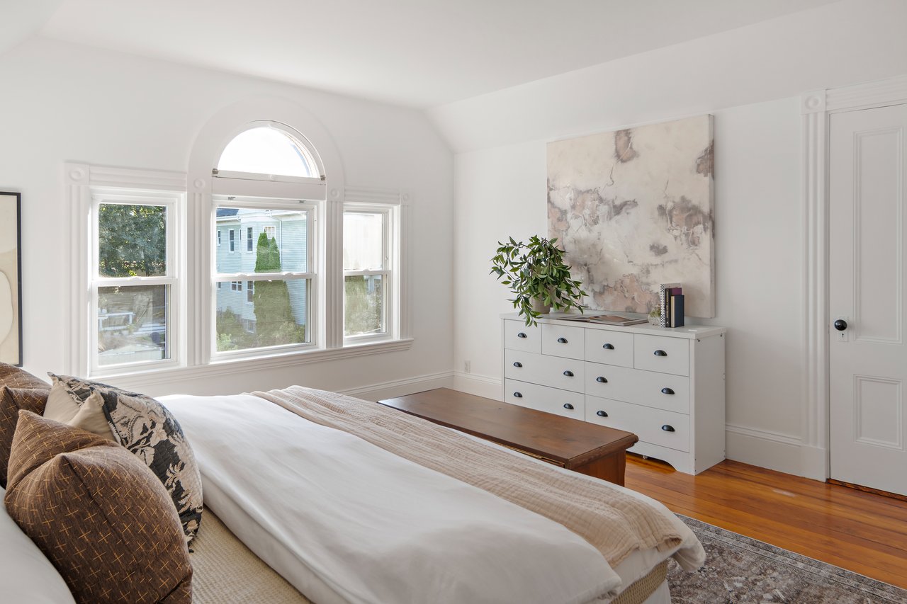 A Captivating Victorian Condo in A Fantastic Neighborhood