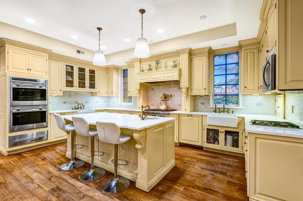 850 E 23rd Street private house