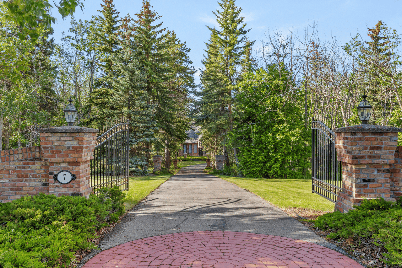 LUXURY LIVING ON FOUR PRIVATE ACRES! 7 BIGGAR HEIGHTS BAY PROPERTY TOUR
