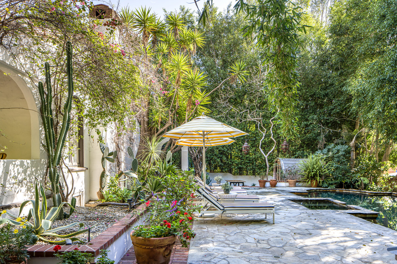 1135 Sunset Vale Ave, West Hollywood