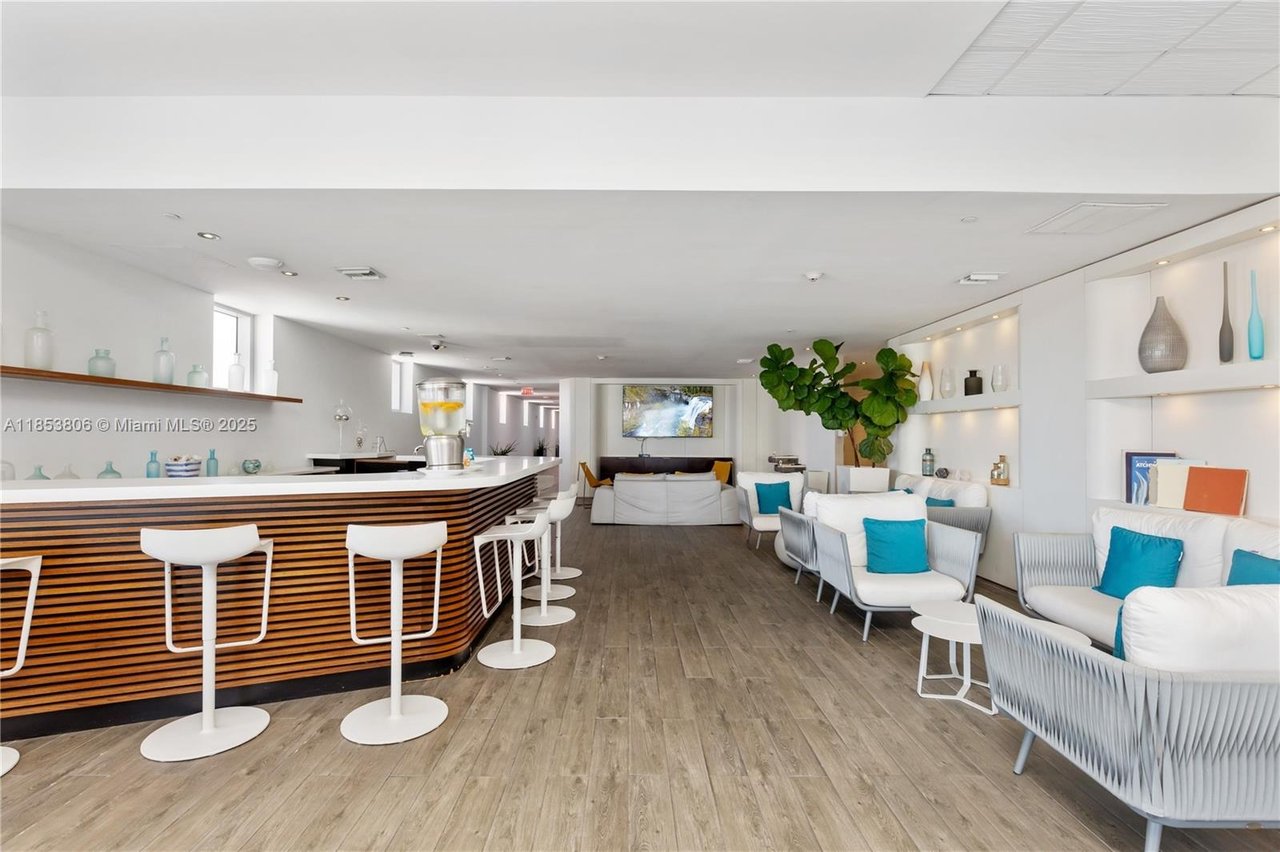 2600 E Hallandale Beach Blvd #2702