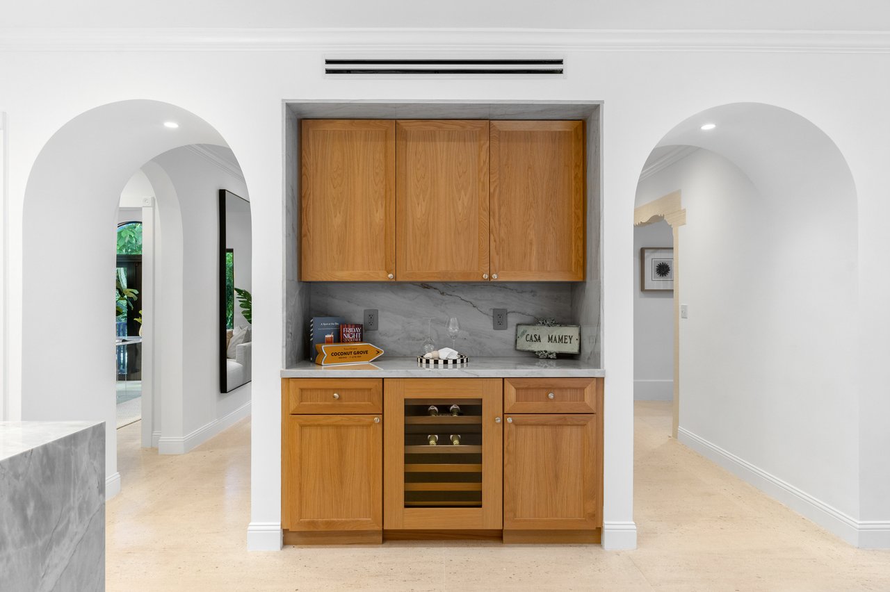 3700 Hibiscus Street "Casa Mamey"