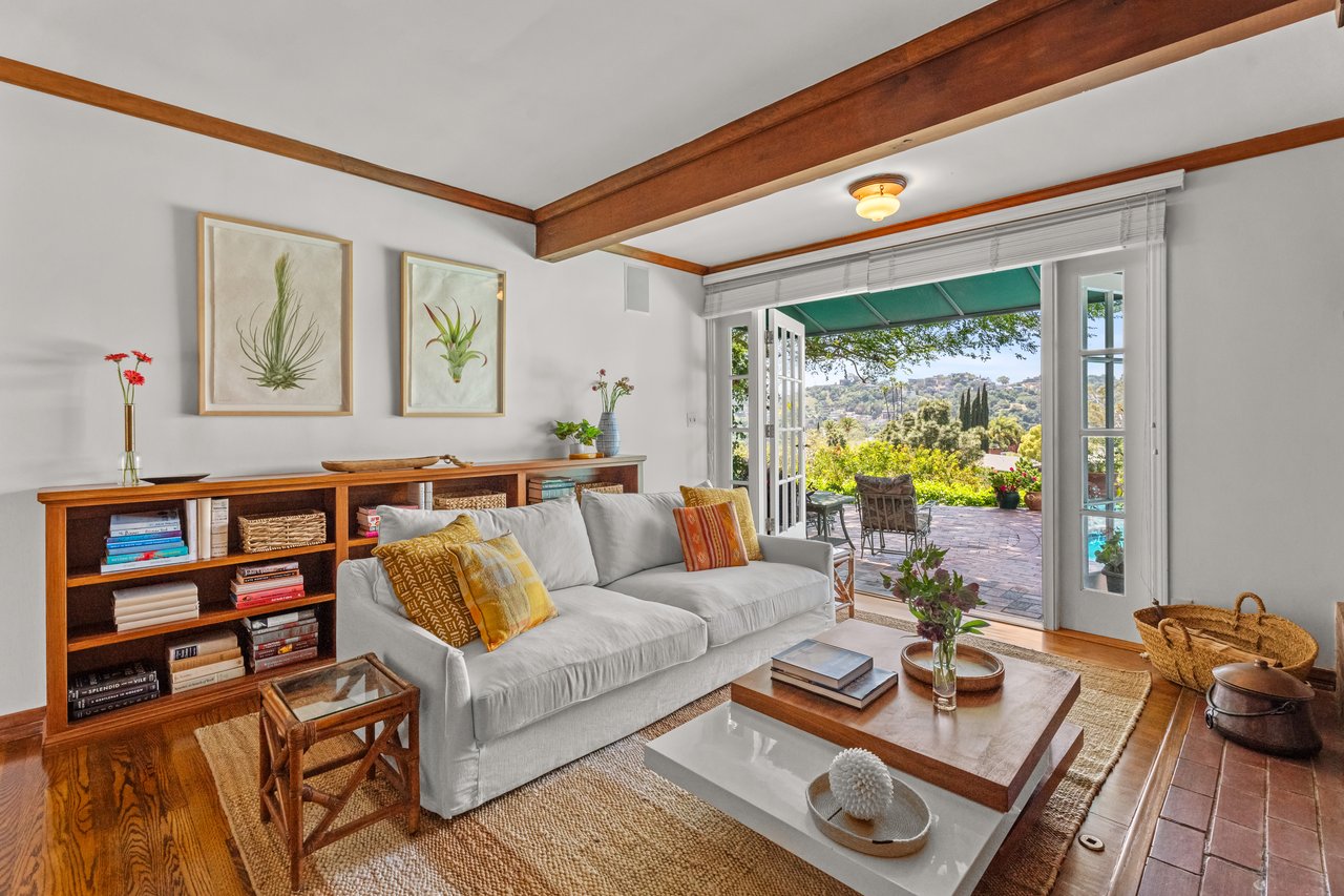 A Slice of Heaven in Lake Hollywood