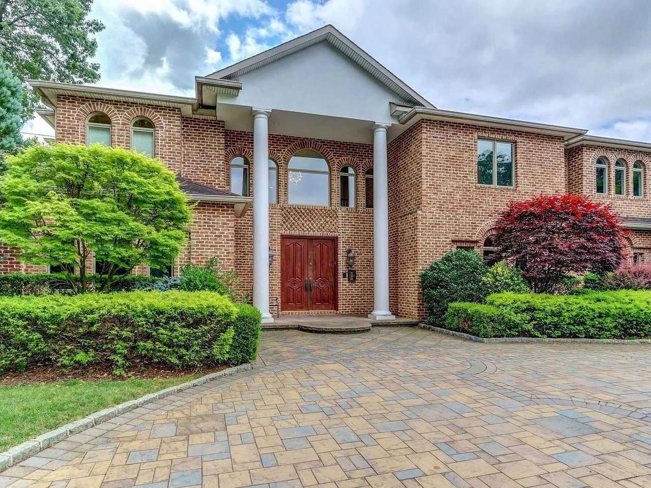 22 Schoolhouse Ln