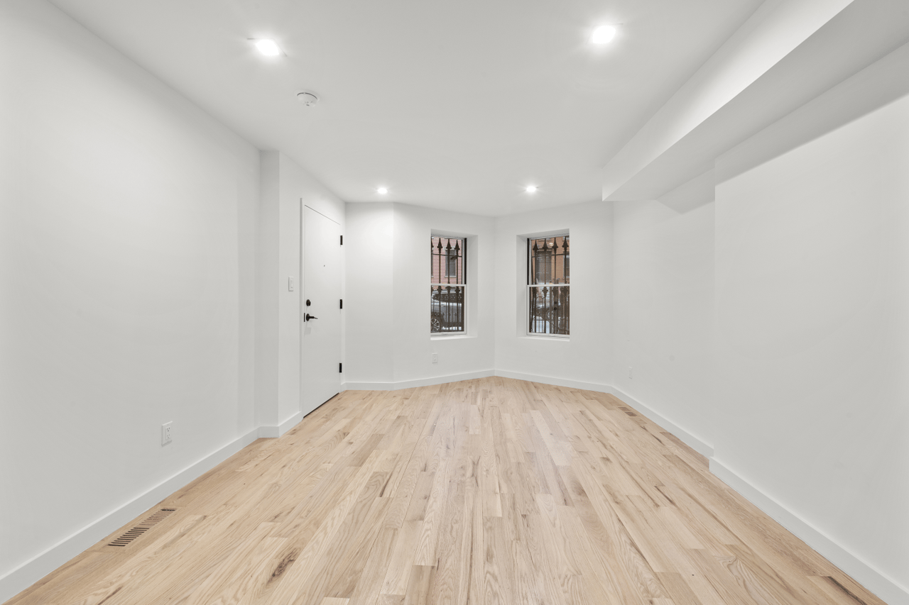 465A HALSEY Street TWNHSE