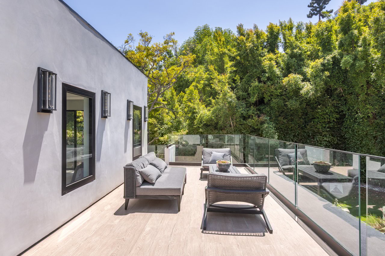 Luxury Gated Villa w/ Pool, Spa & Designer Interiors