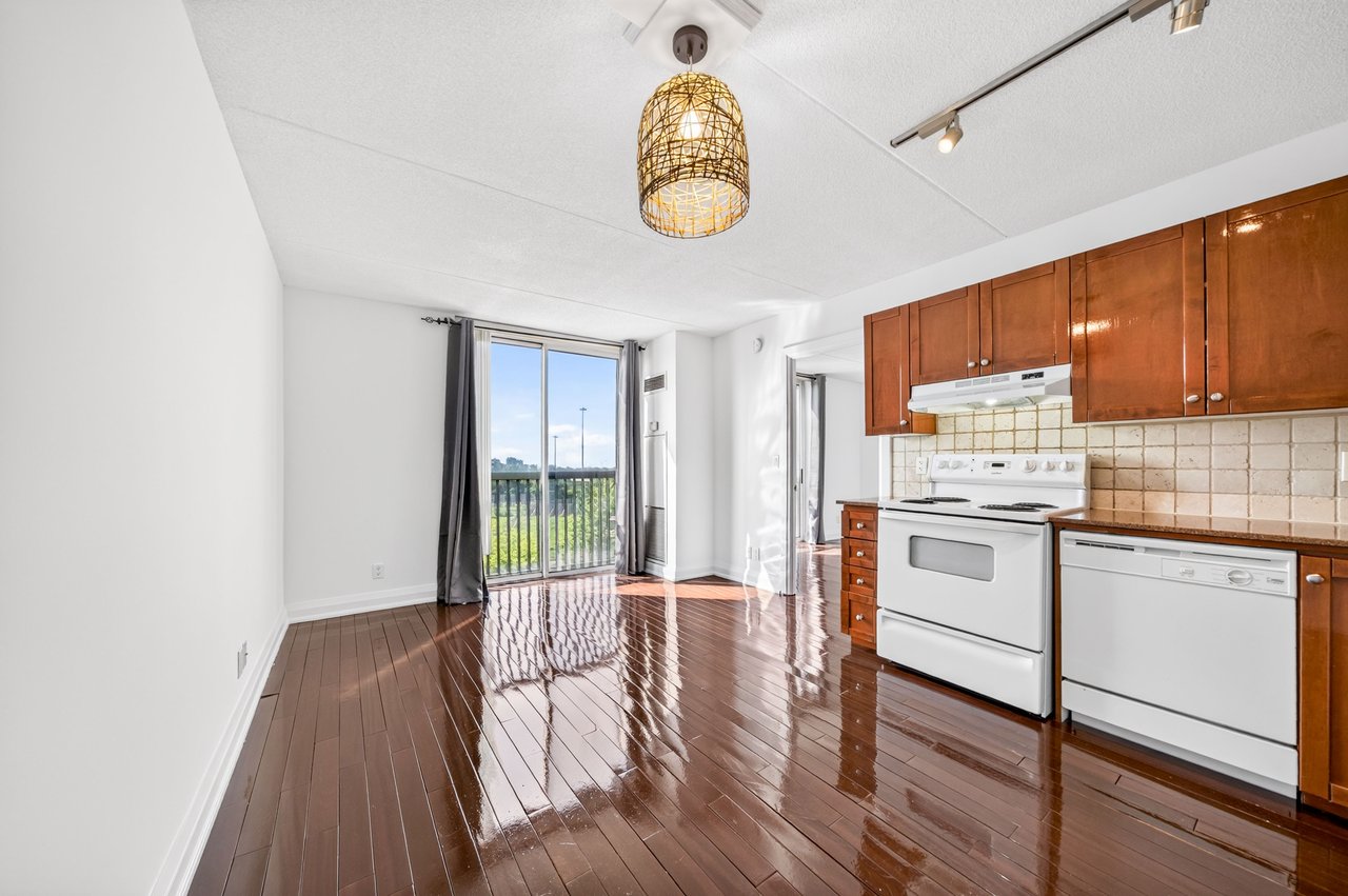2737 Keele St 312