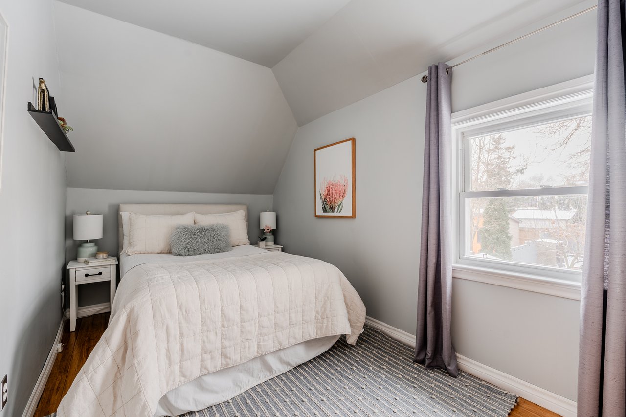 398 Coxwell Ave