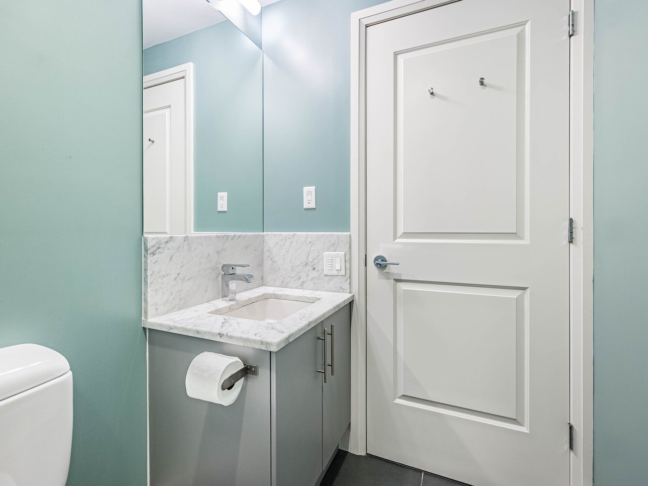 83 Redpath Avenue 407, Toronto C10, ON