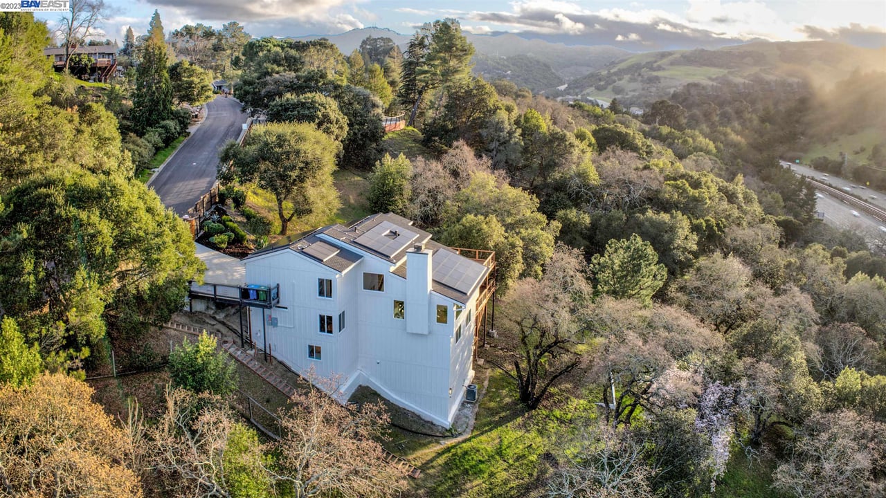 5 Wanda Ln