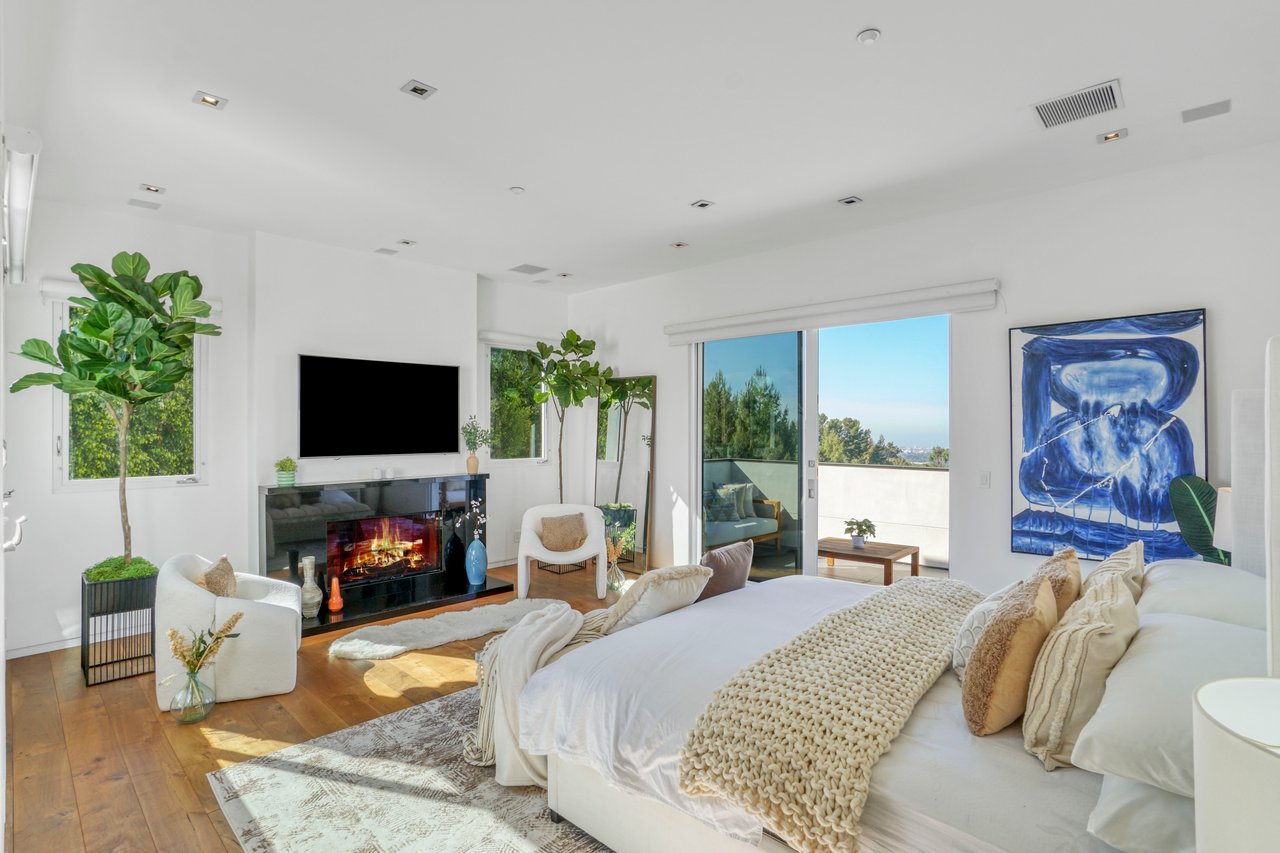 1116 Linda Flora Drive