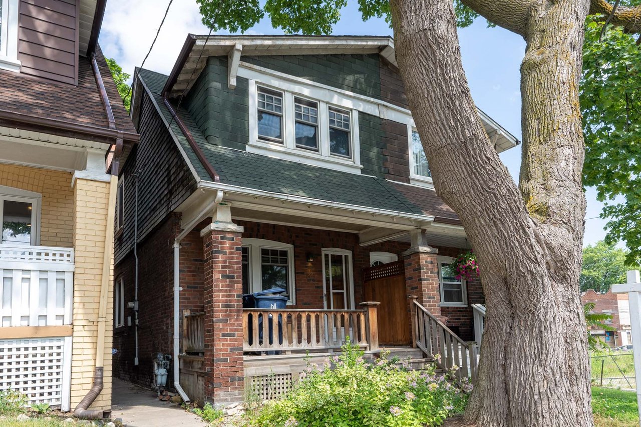 369 Coxwell Ave